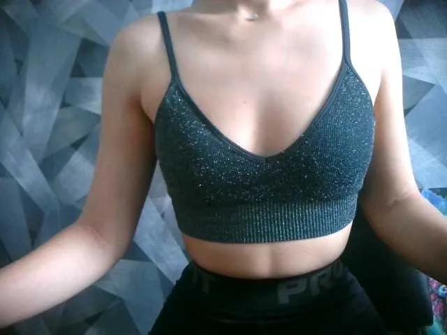 BritneyKittenss on BongaCams