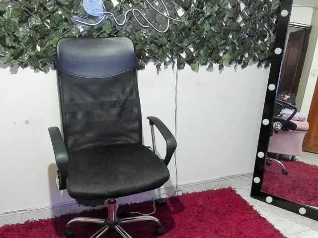 DestinyHills —  Squirt for you
 Ride Dildo Hot 
 Sucks cock delicious 
 Vibrations in my pussy hard 
 I love it the Anal 