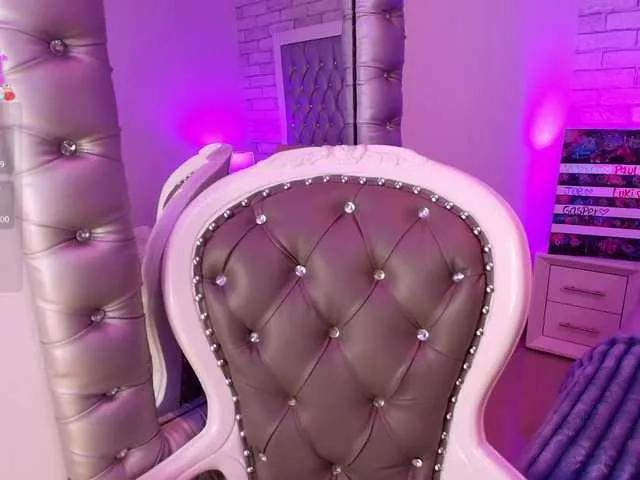 EinnyMure — What attracts me to a man is the way he expresses himself to me, I like that they are very flirtatious and hot, the erotic talks and that he touches my body strongly!