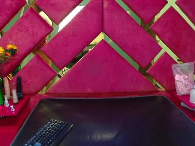 FreyjaNaugthy — It excites me to suck my breasts, spank myself, choke myself, I like ties, I like it to be hard and make a lot of noise.