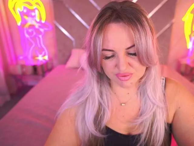 KiraCandyS — Vibrations on my lash, fantasizing, private chat games.