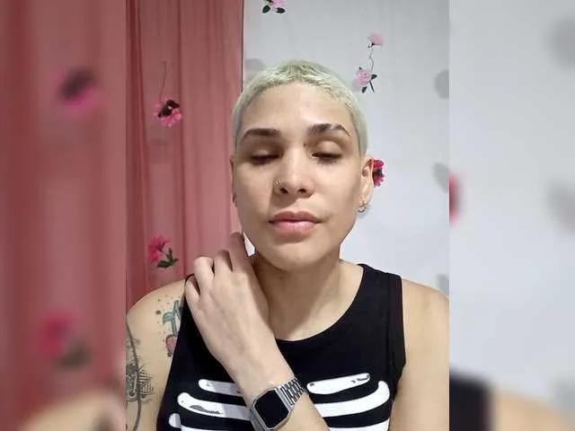 LauraR on BongaCams