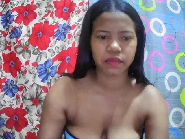 lesly11 on BongaCams