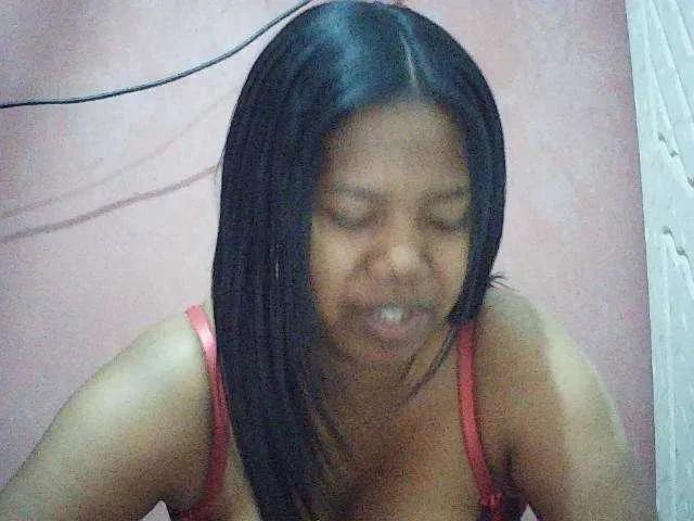 lesly11 on BongaCams