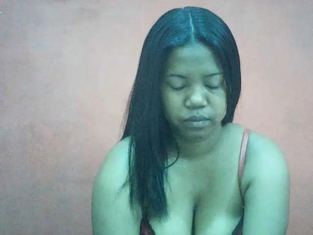 lesly11 on BongaCams