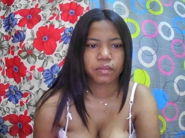 lesly11 on BongaCams