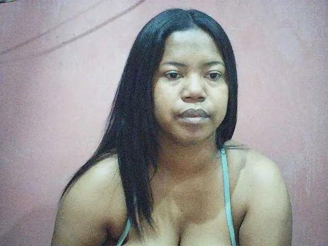 lesly11 on BongaCams