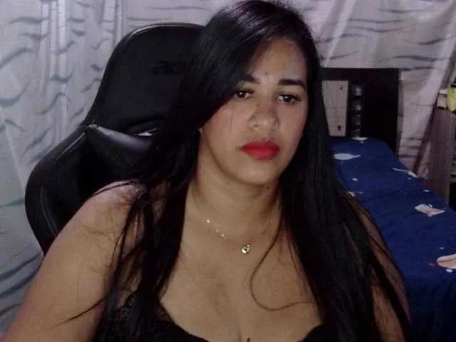 Letty33 on BongaCams 