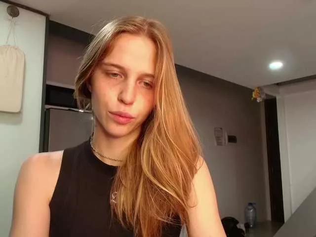 Littlemolly1 on BongaCams 