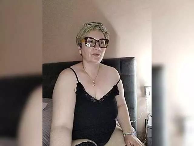 LuanaSexxxy on BongaCams