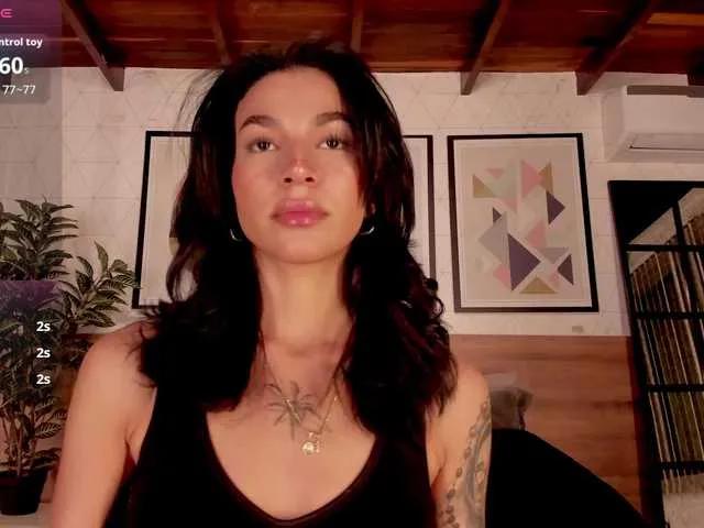 LunaRuso — I love fun, daring, sincere and talkative people, do you like to be daring? You are in the right place 