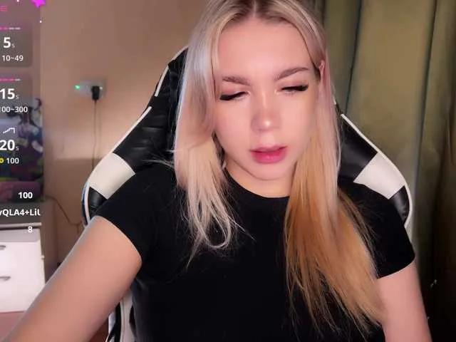 maksisisia — "I'm excited by emotion and passion. I appreciate moments when I can feel connected to a person.'