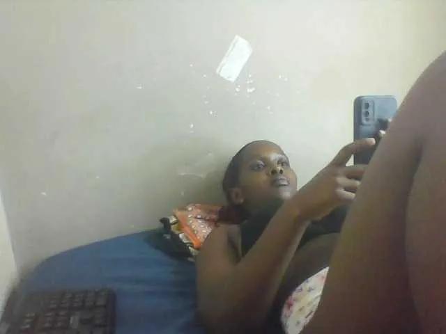 Mellaniee on BongaCams 