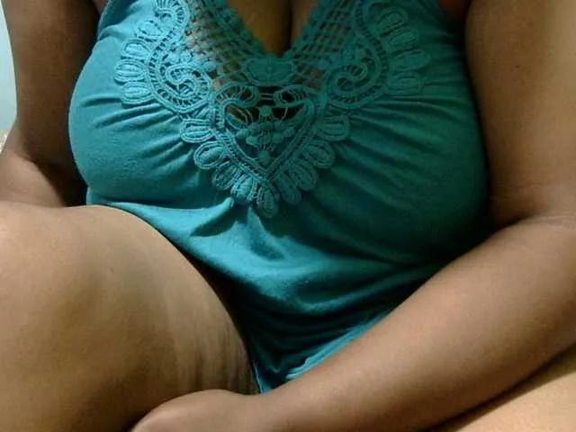 Petitetessy3 on BongaCams