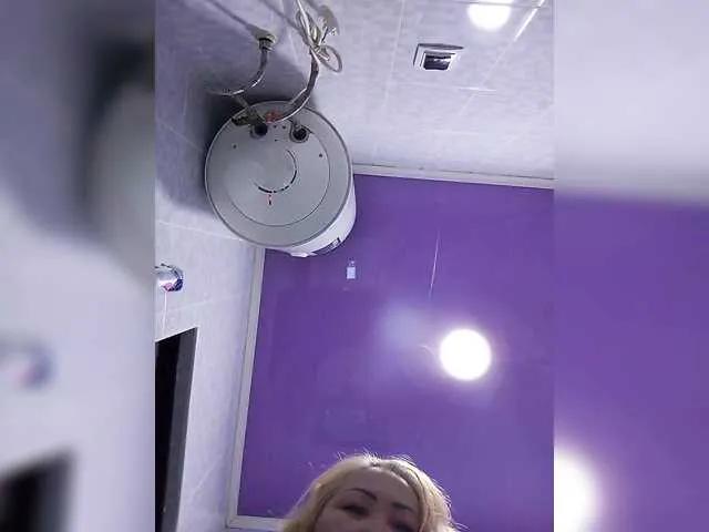 Qweentis on BongaCams 