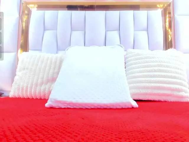 RileySweet — I love kisses, caresses, kisses my neck, licks my pussy and my wet ass