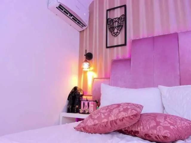 SamanthaAdelle on BongaCams 