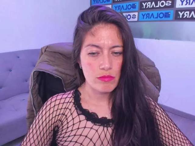 sara-squirtt on BongaCams 