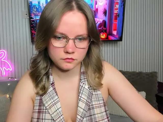 WebSamkaa — Hmm..interesting question  I know for sure that I like eye contact I like to hear your moans and heavy breathing I love it when whisper in my ears I like to see your body when we play here and of course to see your sperm at the end