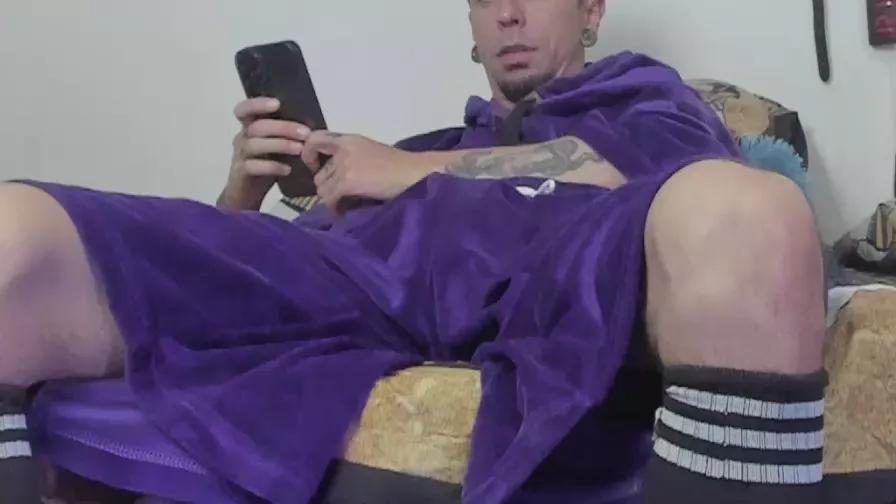 aaronbigdickxxx on Cam4 