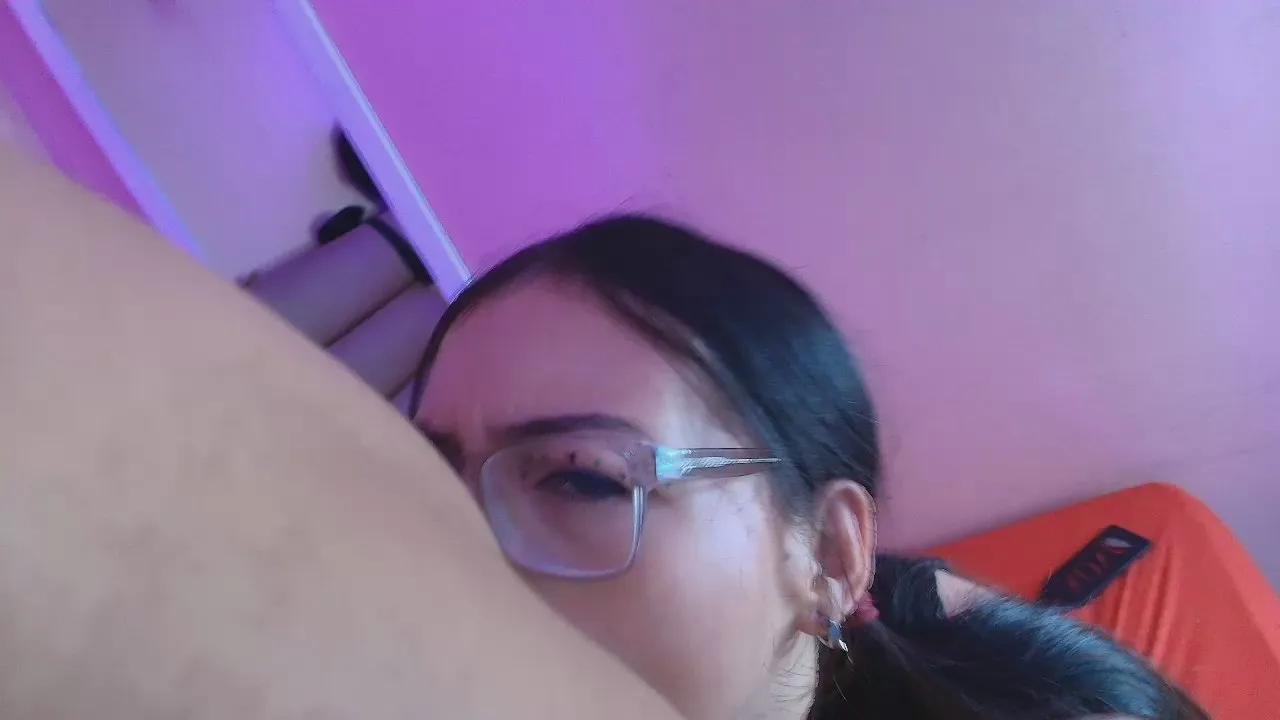 Crimsonsecretts on Cam4