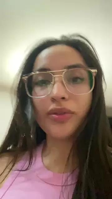 Latinaakita4 on Cam4