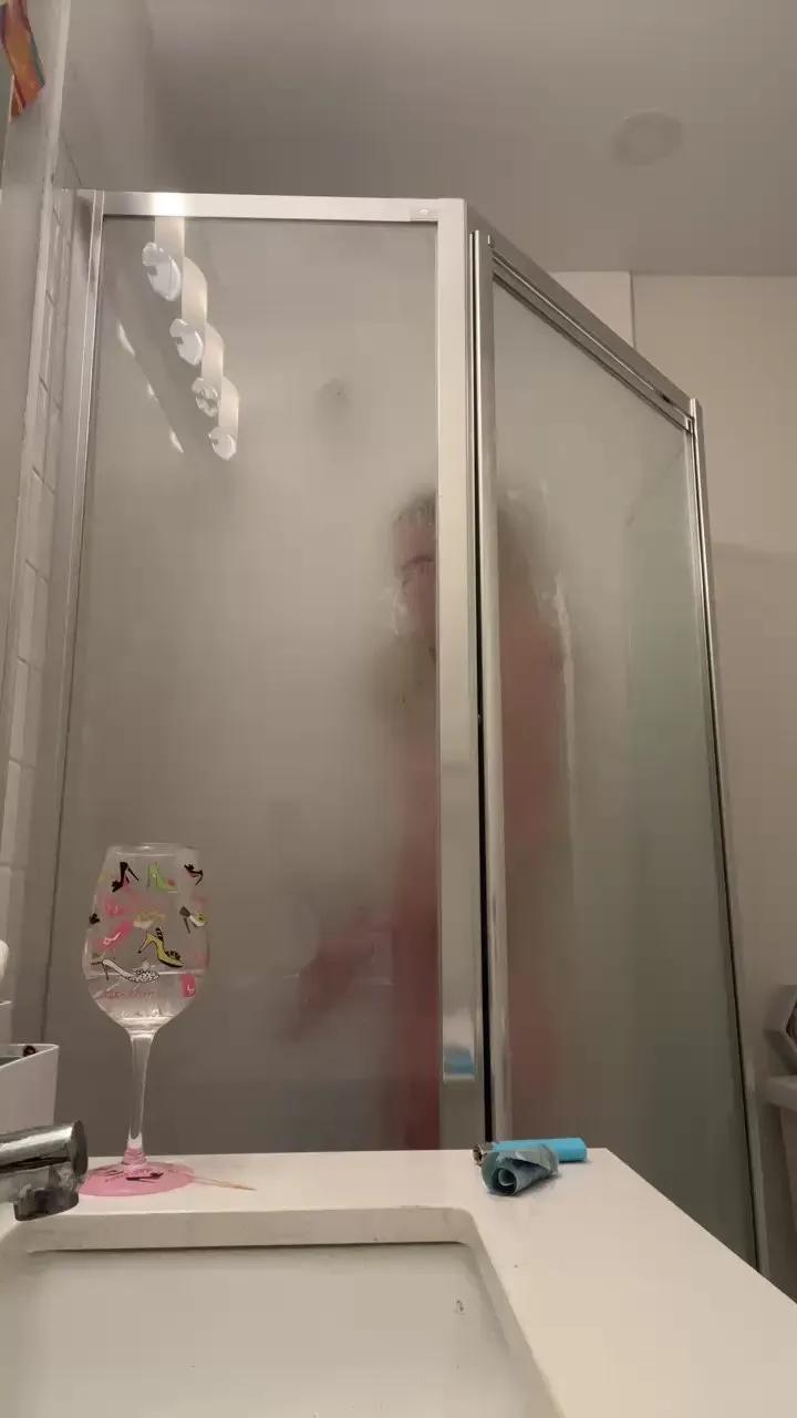 miss_itty_bitty on Cam4 