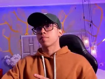 akazaboy on Chaturbate 