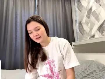 kassandrataulbee — GOAL: to take off my white T-shirt [602 tokens remaining] <: I'm Kira, I'm feeling playful today... Join me? #skinny #asian #18 #shy #new