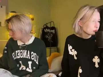 veryraretwins on Chaturbate