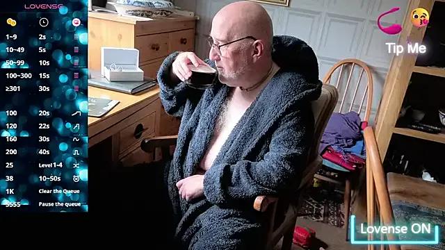 Adamdaddybear on StripChat 