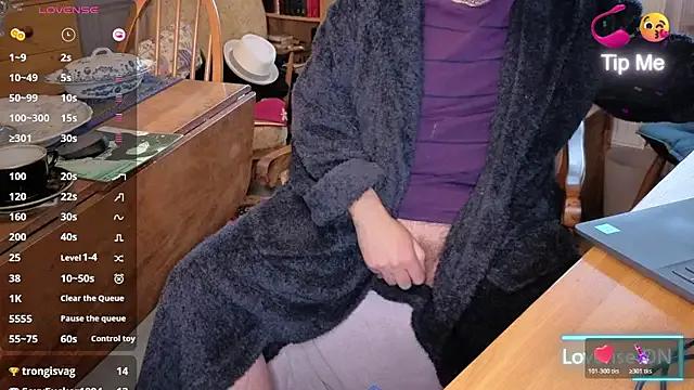 Adamdaddybear on StripChat 