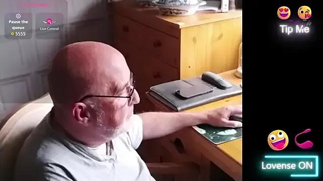 Adamdaddybear on StripChat 