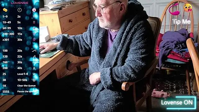 Adamdaddybear on StripChat 