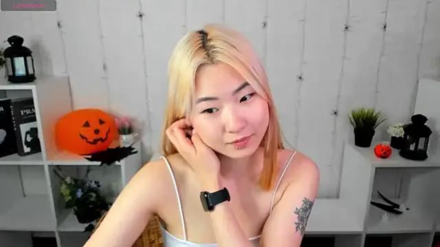 Aisi_18 on StripChat 