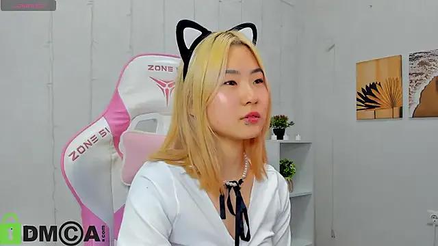 Aisi_18 on StripChat 