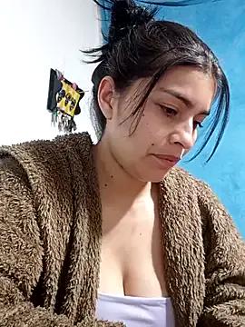 AlanaHotxx on StripChat 