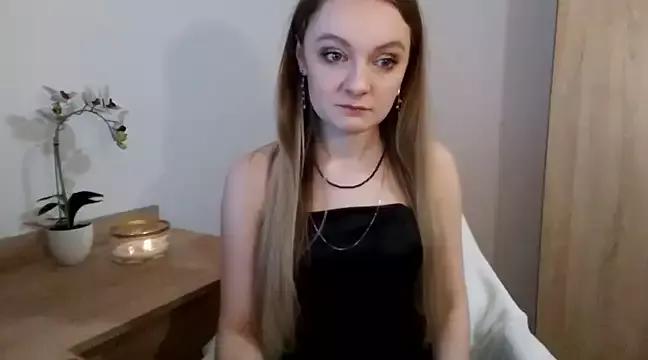 AlmaHoney on StripChat 