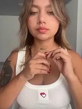 amanda-medrano1 on StripChat 