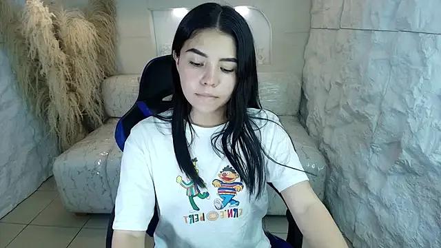 ambarina_r on StripChat 