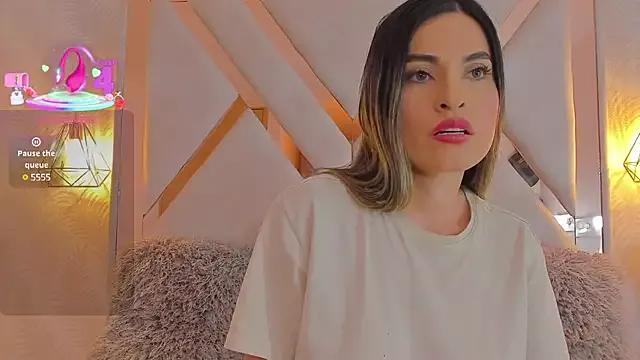 anni_honeyriveras on StripChat 