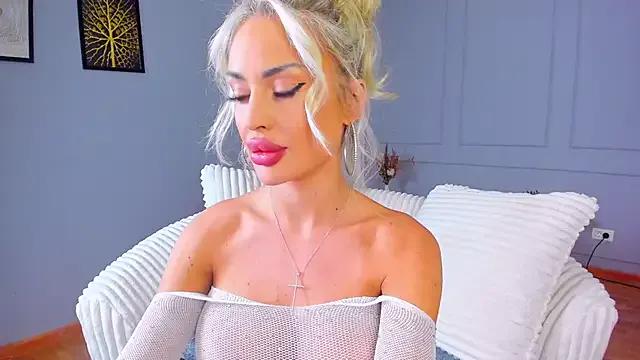 Awww_Ella on StripChat