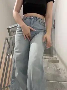 Cumonmme — shake naked boobs