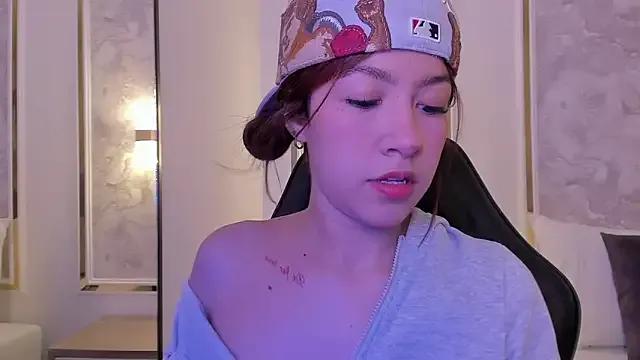 doll_eyees_ on StripChat