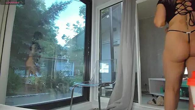 Ella_Vee on StripChat 