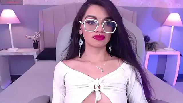 Emerald_gh on StripChat 