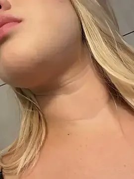 EmiilyAdams_ on StripChat 