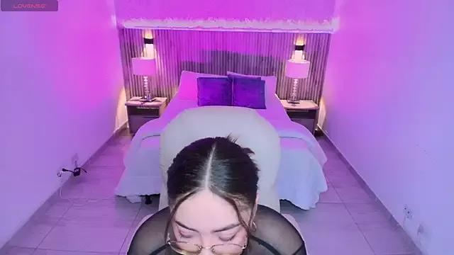 emmy_walker on StripChat 