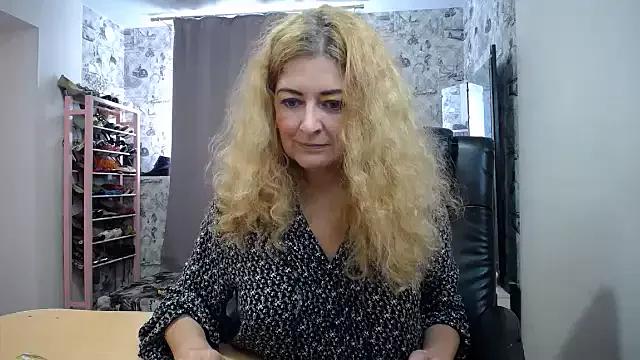 Helen1974 on StripChat 