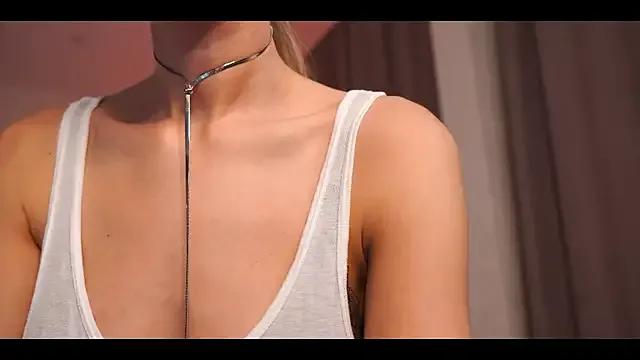 hereandnows_ on StripChat 